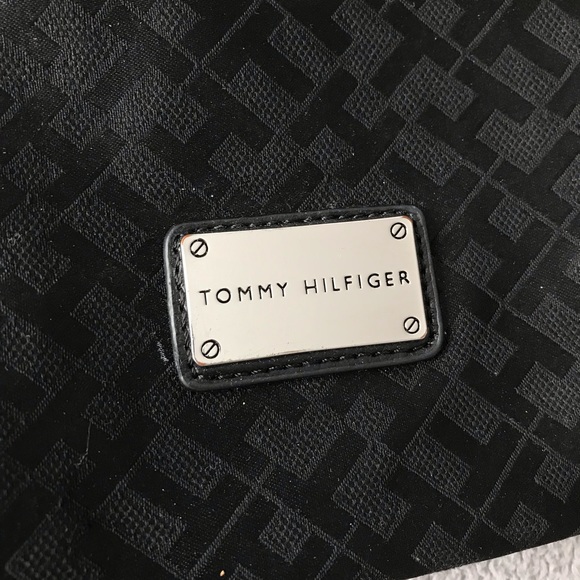 TOMMY HILFIGER Cross-Body Black Bag - Picture 4 of 6
